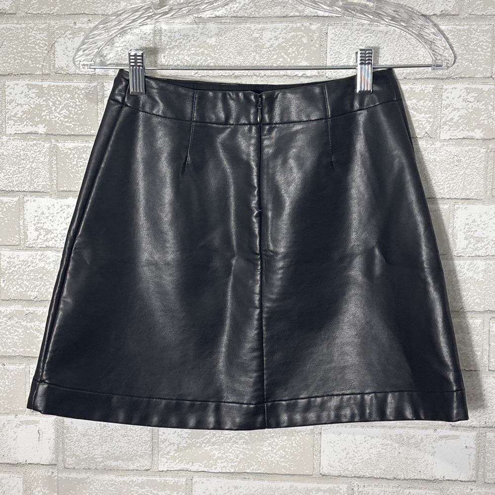 Gap Black Faux Leather Mini Skirt Size 00 Y2K Indie Sleaze Grunge Goth Punk Emo - Picture 3 of 10